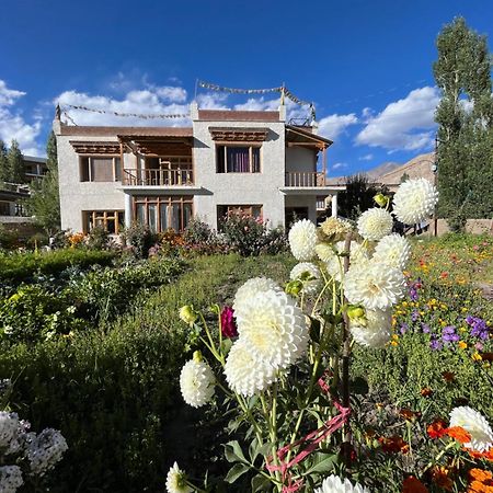 Hotel Chakzot Garden House Leh Exterior foto