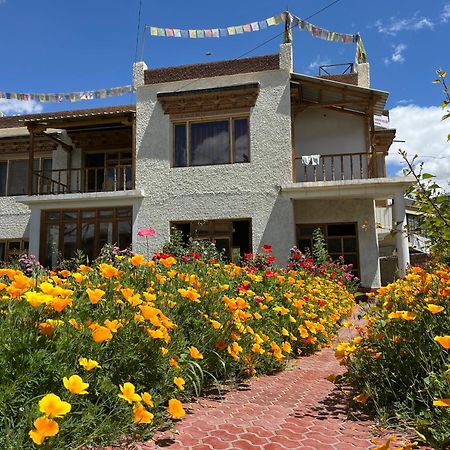 Hotel Chakzot Garden House Leh Exterior foto
