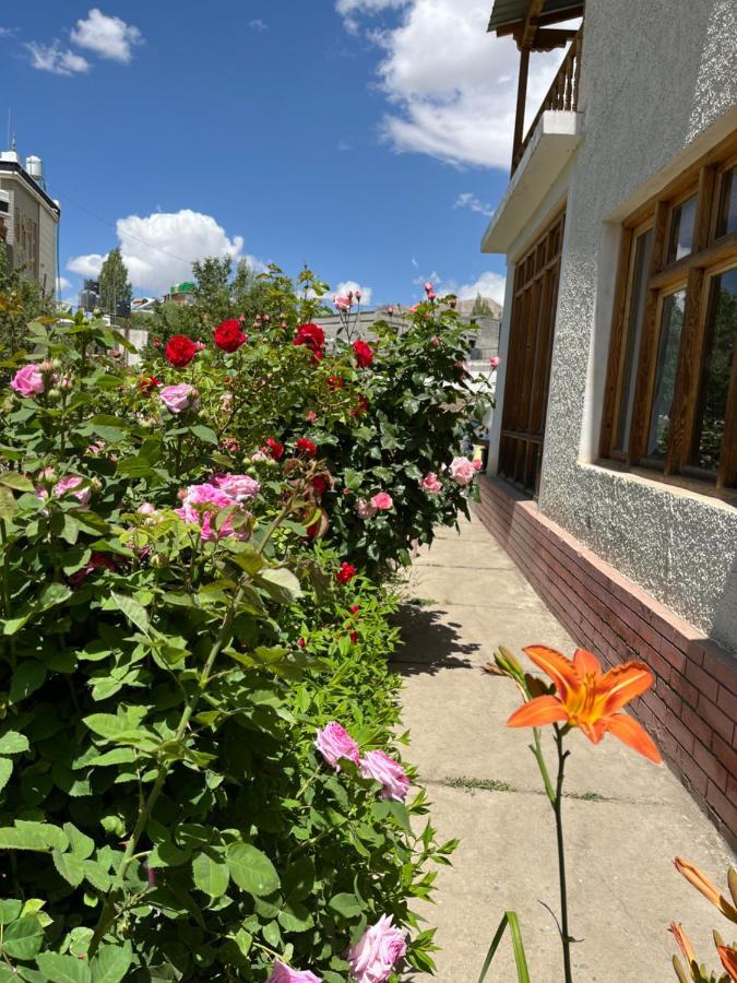 Hotel Chakzot Garden House Leh Exterior foto