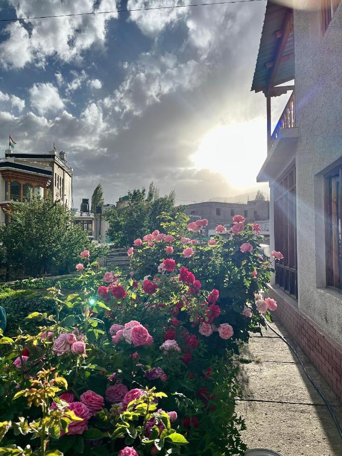 Hotel Chakzot Garden House Leh Exterior foto